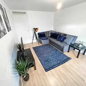  Apartment Spacious Two Bedroom Flat