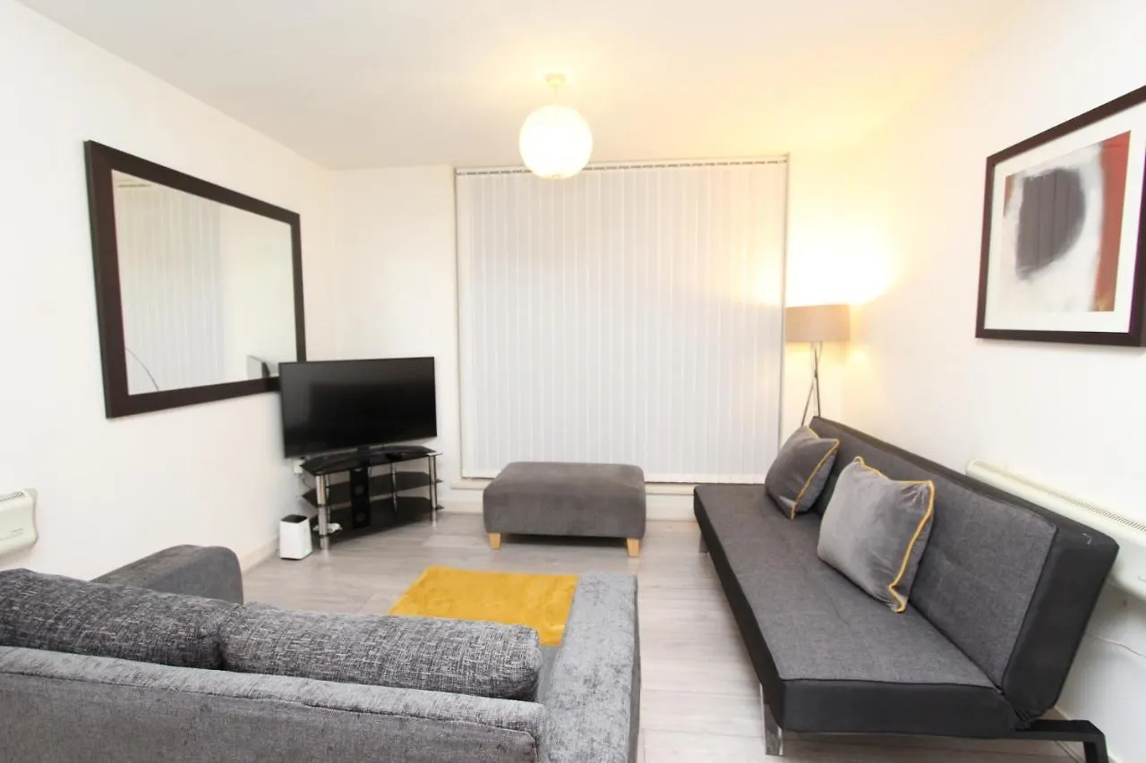 Spacious 1- Bedroom Apartment In E16 London