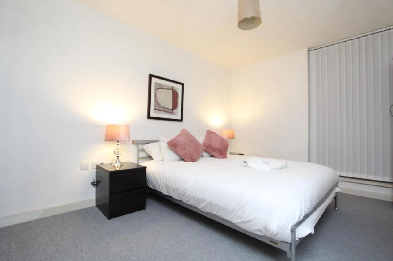 Spacious 1- Bedroom Apartment In E16 London 0*,  United Kingdom